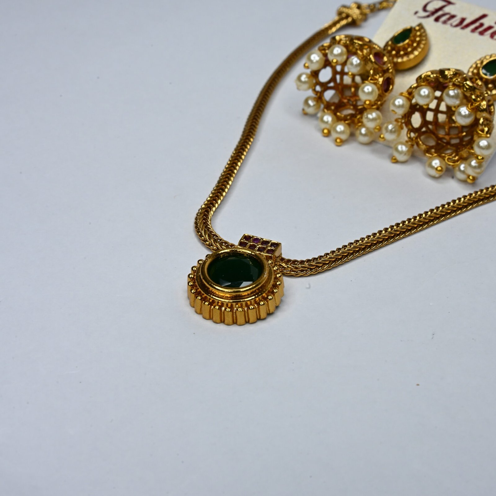 Beautiful Single stone pendant Nanthad