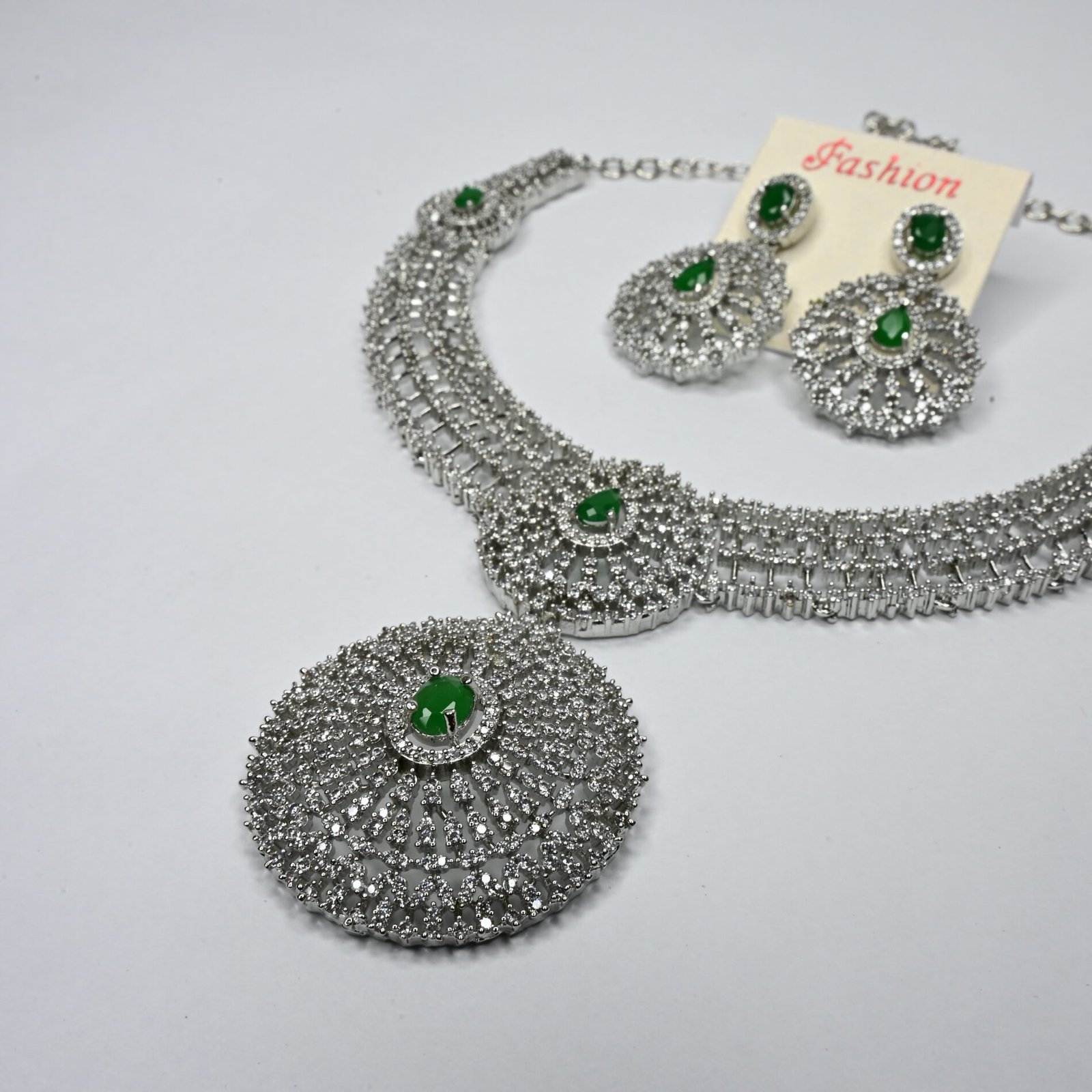 Trending Silver Neckset