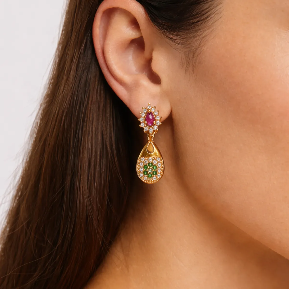 Elegant gold drop earring close-up (Square)_result Elegant gold drop earring close-up (Square)_result